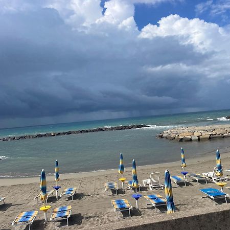 Apartamento Bistrot Del Mare Santo Stefano al Mare Exterior foto