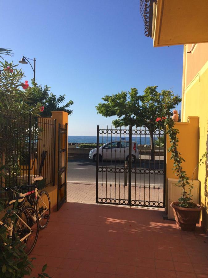 Apartamento Bistrot Del Mare Santo Stefano al Mare Exterior foto