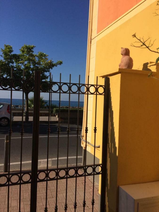 Apartamento Bistrot Del Mare Santo Stefano al Mare Exterior foto