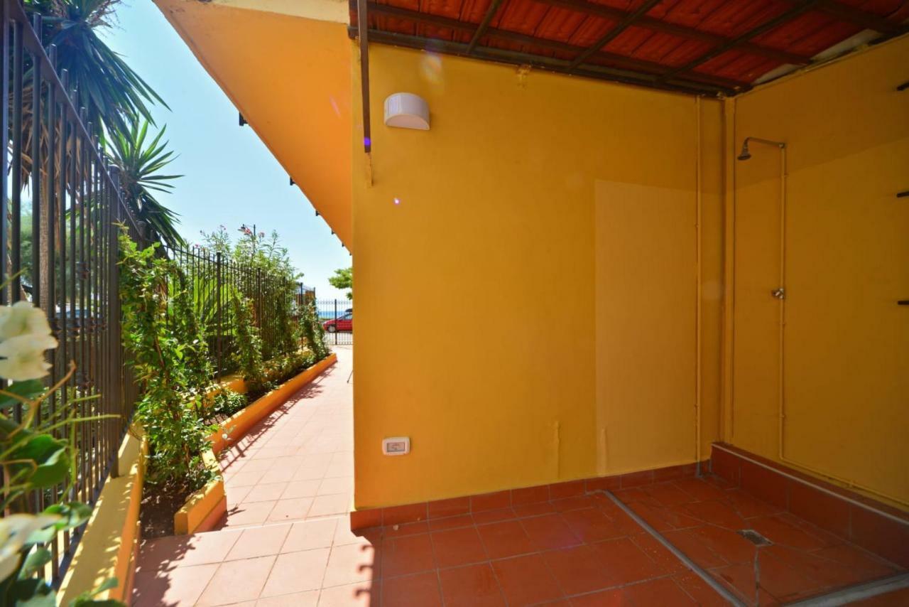 Apartamento Bistrot Del Mare Santo Stefano al Mare Exterior foto